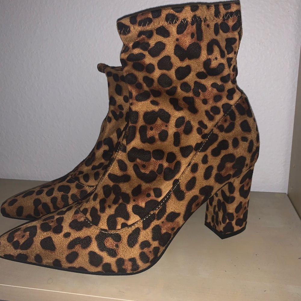 MISS LOLA SIZE 11 PARIS IS CALLING CHEETAH